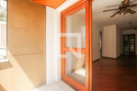 Varanda com churrasqueira de apartamento à venda com 3 quartos, 86m² em Bom Jesus, Porto Alegre