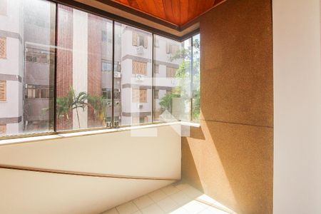 Varanda com churrasqueira de apartamento à venda com 3 quartos, 86m² em Bom Jesus, Porto Alegre