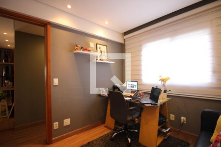 Apartamento à venda com 97m², 2 quartos e 2 vagasEscritório