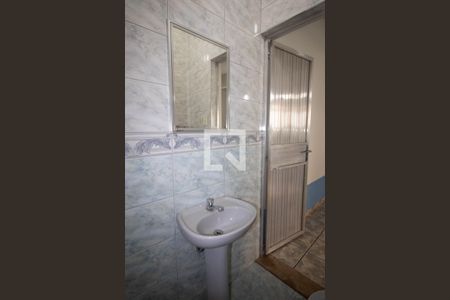 Banheiro de kitnet/studio para alugar com 1 quarto, 42m² em Braz de Pina, Rio de Janeiro