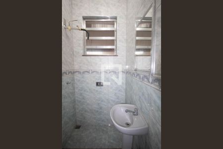 Banheiro de kitnet/studio para alugar com 1 quarto, 42m² em Braz de Pina, Rio de Janeiro