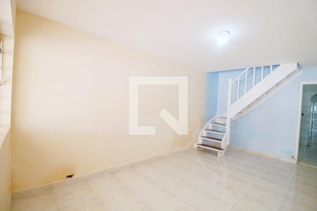 Sala  de casa de condomínio para alugar com 3 quartos, 97m² em Vila das Oliveiras, Taboão da Serra