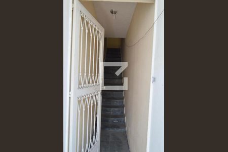 Casa de condomínio para alugar com 130m², 2 quartos e sem vagaEscada