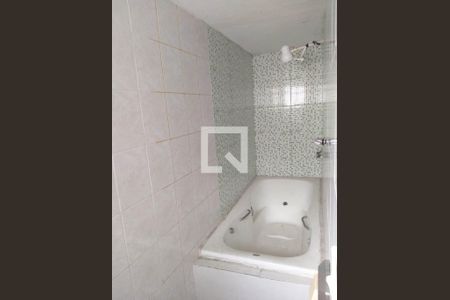 Casa de condomínio para alugar com 130m², 2 quartos e sem vagaBanheiro da Suíte