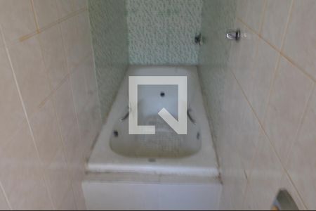 Casa de condomínio para alugar com 130m², 2 quartos e sem vagaBanheiro da Suíte