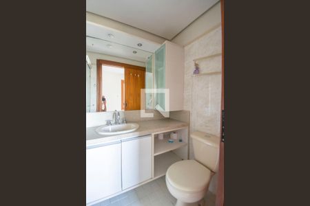 Banheiro da Suíte de casa à venda com 2 quartos, 150m² em Tristeza, Porto Alegre