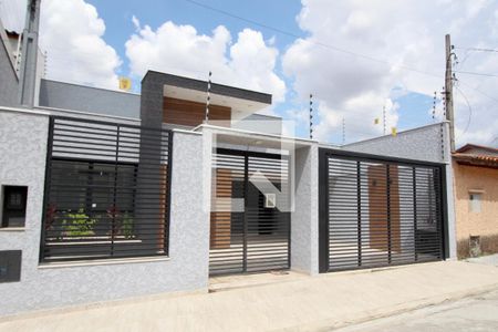 Casa para alugar com 374m², 5 quartos e 4 vagasFachada