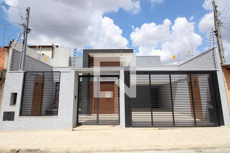 Casa para alugar com 374m², 5 quartos e 4 vagasFachada