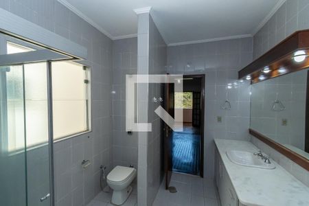 Casa à venda com 384m², 5 quartos e 4 vagasBanheiro da Suíte 1