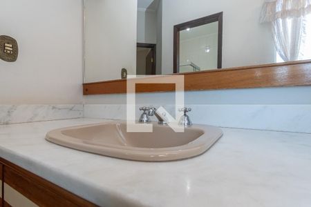 Casa à venda com 384m², 5 quartos e 4 vagasDetalhe Banheiro Social