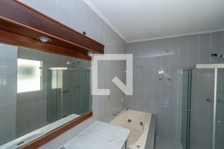 Casa à venda com 384m², 5 quartos e 4 vagasBanheiro da Suíte 1