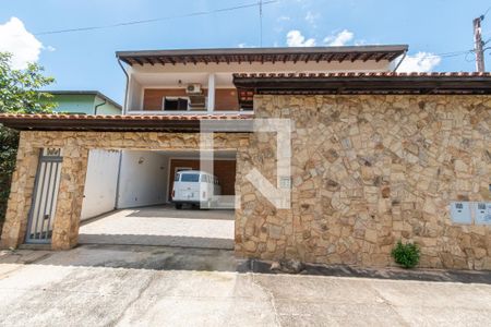 Casa à venda com 384m², 5 quartos e 4 vagasFachada