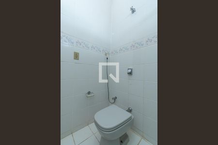 Casa à venda com 384m², 5 quartos e 4 vagasBanheiro da Suíte 2