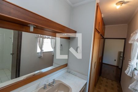 Casa à venda com 384m², 5 quartos e 4 vagasBanheiro Social