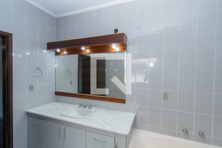 Casa à venda com 384m², 5 quartos e 4 vagasBanheiro da Suíte 1