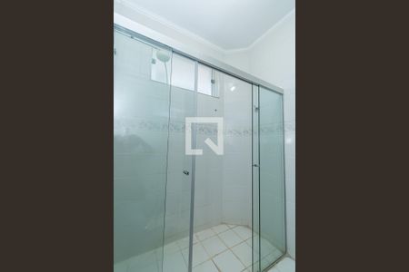 Casa à venda com 384m², 5 quartos e 4 vagasBanheiro da Suíte 2