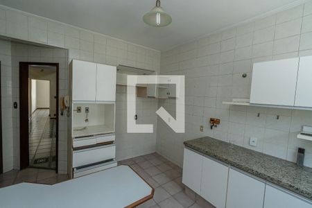 Casa à venda com 384m², 5 quartos e 4 vagasCozinha