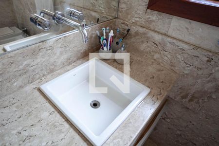 Casa à venda com 294m², 7 quartos e 8 vagasBanheiro da suíte 