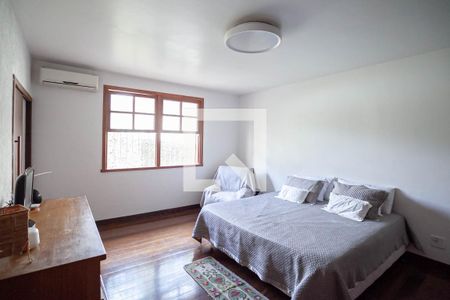 Casa à venda com 294m², 7 quartos e 8 vagasSuíte 