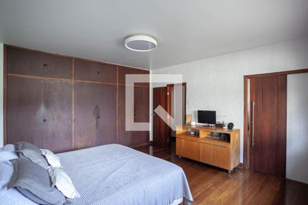 Casa à venda com 294m², 7 quartos e 8 vagasSuíte 