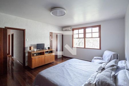 Casa à venda com 294m², 7 quartos e 8 vagasSuíte 