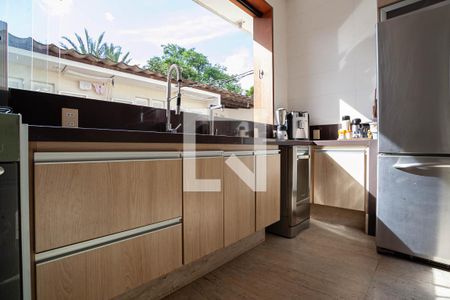 Casa à venda com 294m², 7 quartos e 8 vagasCozinha