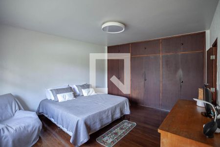 Casa à venda com 294m², 7 quartos e 8 vagasSuíte 