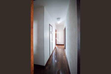 Casa à venda com 294m², 7 quartos e 8 vagasCorredor