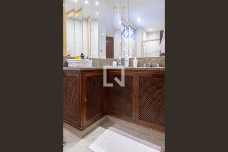 Apartamento à venda com 148m², 3 quartos e 1 vagaBanheiro social