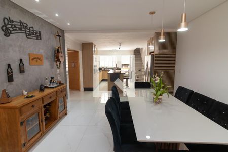Sala Estar e Jantar de casa à venda com 3 quartos, 250m² em Jardim Ester, São Paulo