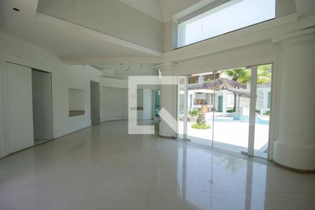 Sala de casa à venda com 6 quartos, 380m² em Recreio dos Bandeirantes, Rio de Janeiro