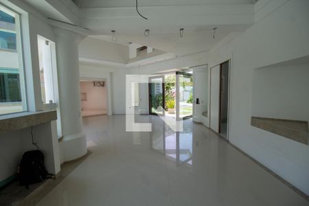 Sala de casa à venda com 6 quartos, 380m² em Recreio dos Bandeirantes, Rio de Janeiro