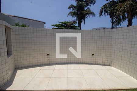 Casa à venda com 380m², 6 quartos e 6 vagas Casa à venda com 380m², 6 quartos e 6 vagasCozinha e Área de Serviço