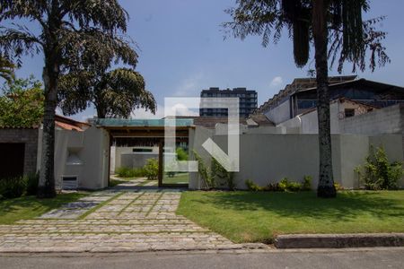 Casa à venda com 380m², 6 quartos e 6 vagas Casa à venda com 380m², 6 quartos e 6 vagasFachada da Casa