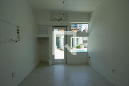 Casa à venda com 380m², 6 quartos e 6 vagas Casa à venda com 380m², 6 quartos e 6 vagasSuíte 2