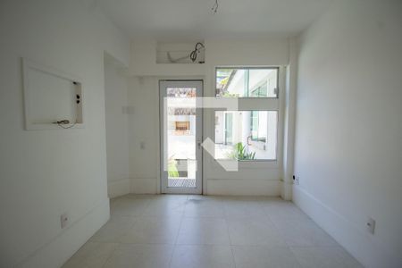 Casa à venda com 380m², 6 quartos e 6 vagas Casa à venda com 380m², 6 quartos e 6 vagasSuíte 4