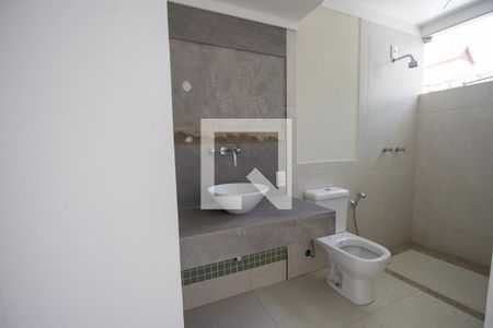 Casa à venda com 380m², 6 quartos e 6 vagas Casa à venda com 380m², 6 quartos e 6 vagasBanheiro da Suíte 4