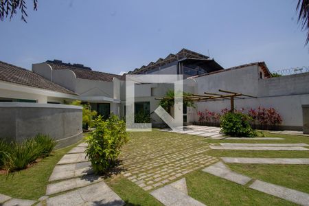 Casa à venda com 380m², 6 quartos e 6 vagas Casa à venda com 380m², 6 quartos e 6 vagasQuintal