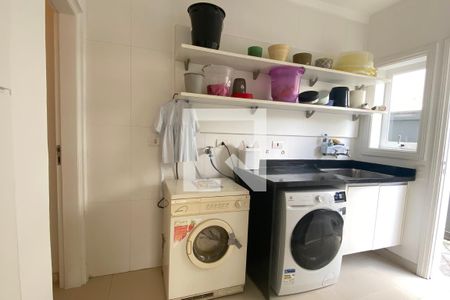 Casa de condomínio para alugar com 450m², 3 quartos e 4 vagasÁrea de Serviço