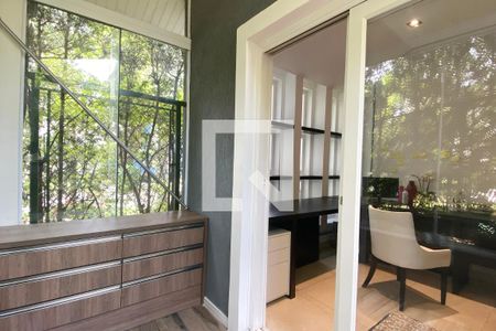 Casa de condomínio para alugar com 450m², 3 quartos e 4 vagasEscritório