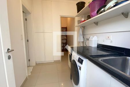 Casa de condomínio para alugar com 450m², 3 quartos e 4 vagasÁrea de Serviço