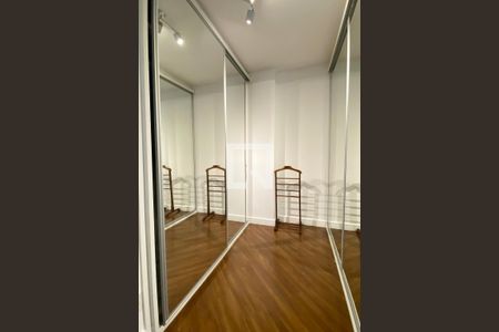 Casa de condomínio para alugar com 450m², 3 quartos e 4 vagasCloset da suíte 1