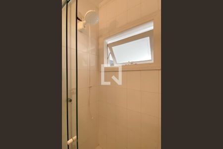 Casa de condomínio para alugar com 450m², 3 quartos e 4 vagasBanheiro de serviço