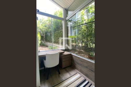 Casa de condomínio para alugar com 450m², 3 quartos e 4 vagasEscritório
