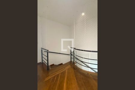 Casa de condomínio para alugar com 450m², 3 quartos e 4 vagasHall