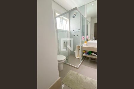 Casa de condomínio para alugar com 450m², 3 quartos e 4 vagasBanheiro da Suíte 2