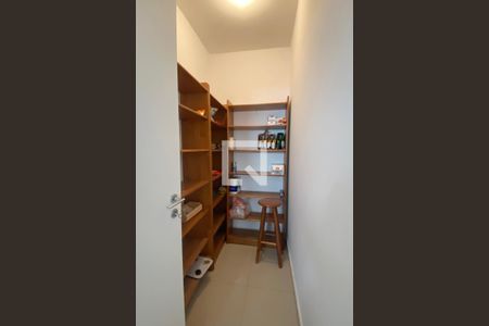 Casa de condomínio para alugar com 450m², 3 quartos e 4 vagasDespensa