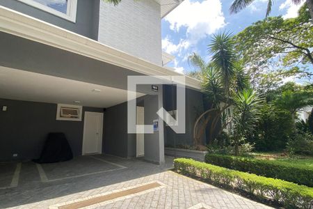 Casa de condomínio para alugar com 450m², 3 quartos e 4 vagasFachada