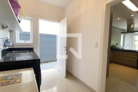 Casa de condomínio para alugar com 450m², 3 quartos e 4 vagasÁrea de Serviço