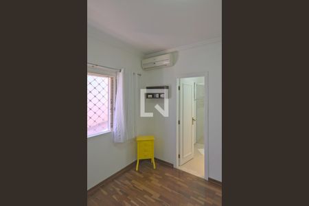 Casa à venda com 153m², 5 quartos e 2 vagasSuíte